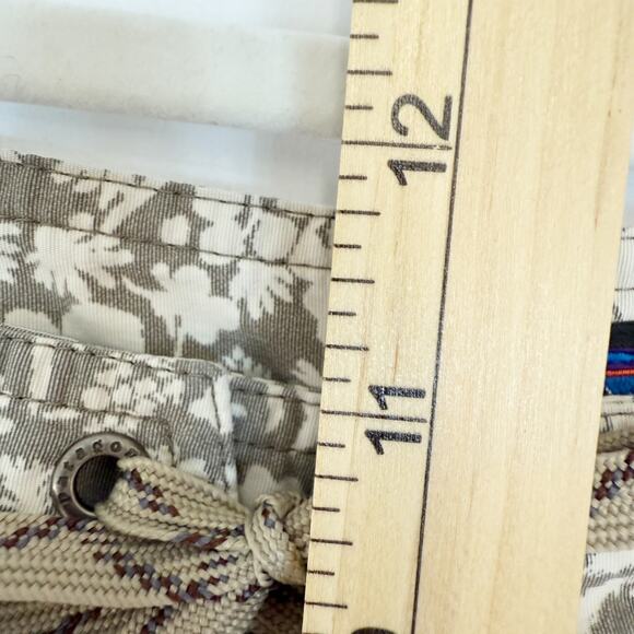 Patagonia Men's Wavefarer Board Shorts Tan Cream Floral Size 33 Swim Beach Pool - Picture 11 of 12